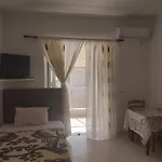 Mona\'S Apartments 1